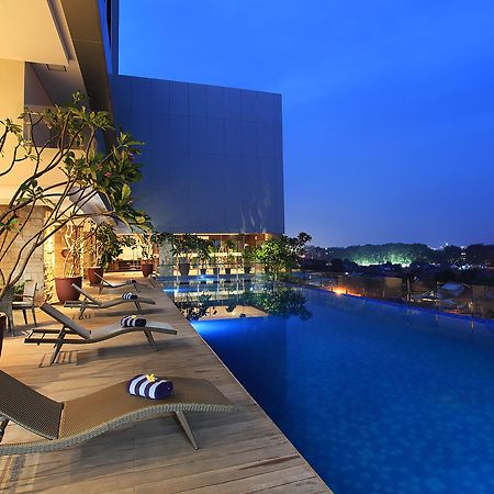 Swiss-Belinn Karawang Buitenkant foto