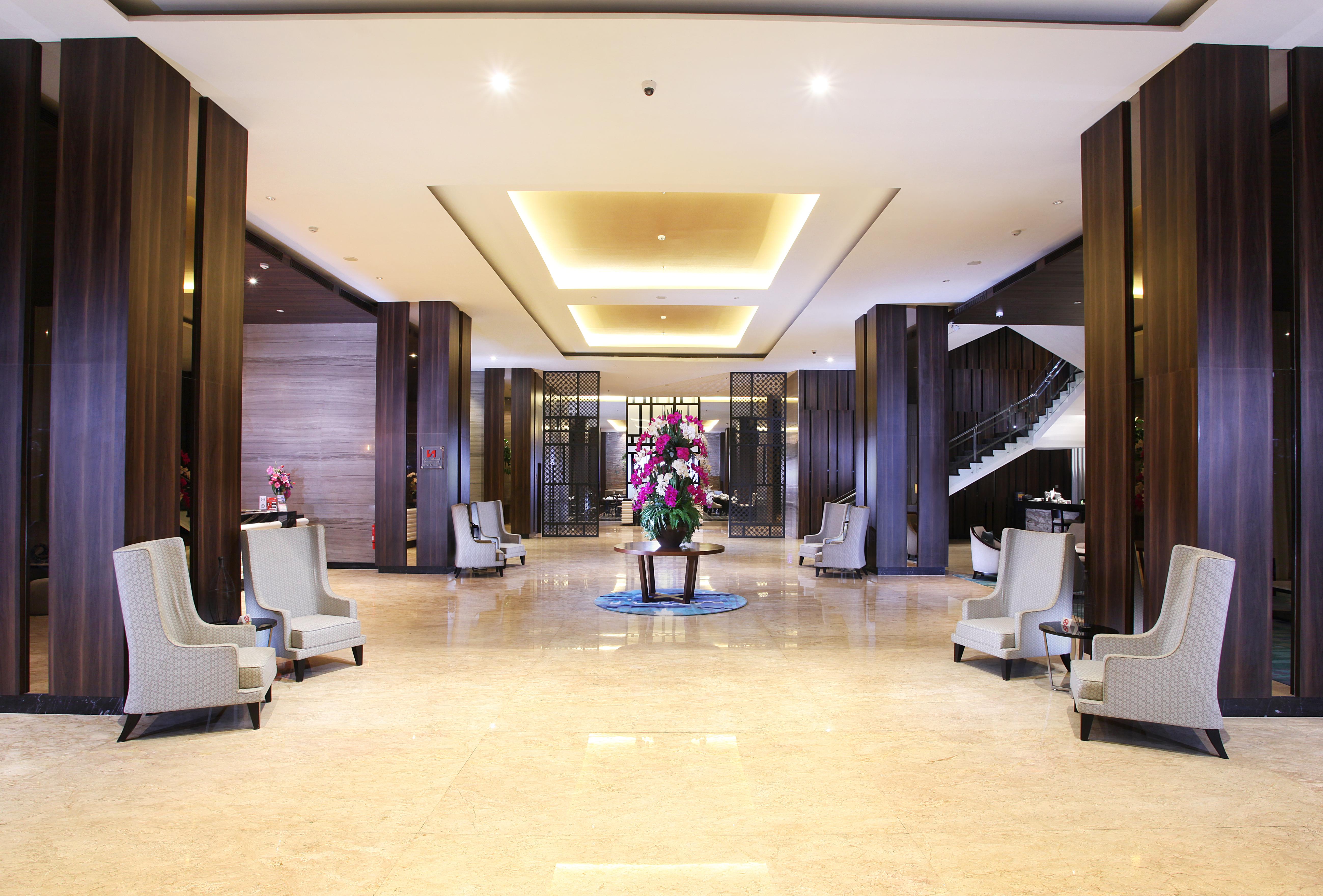 Swiss-Belinn Karawang Buitenkant foto