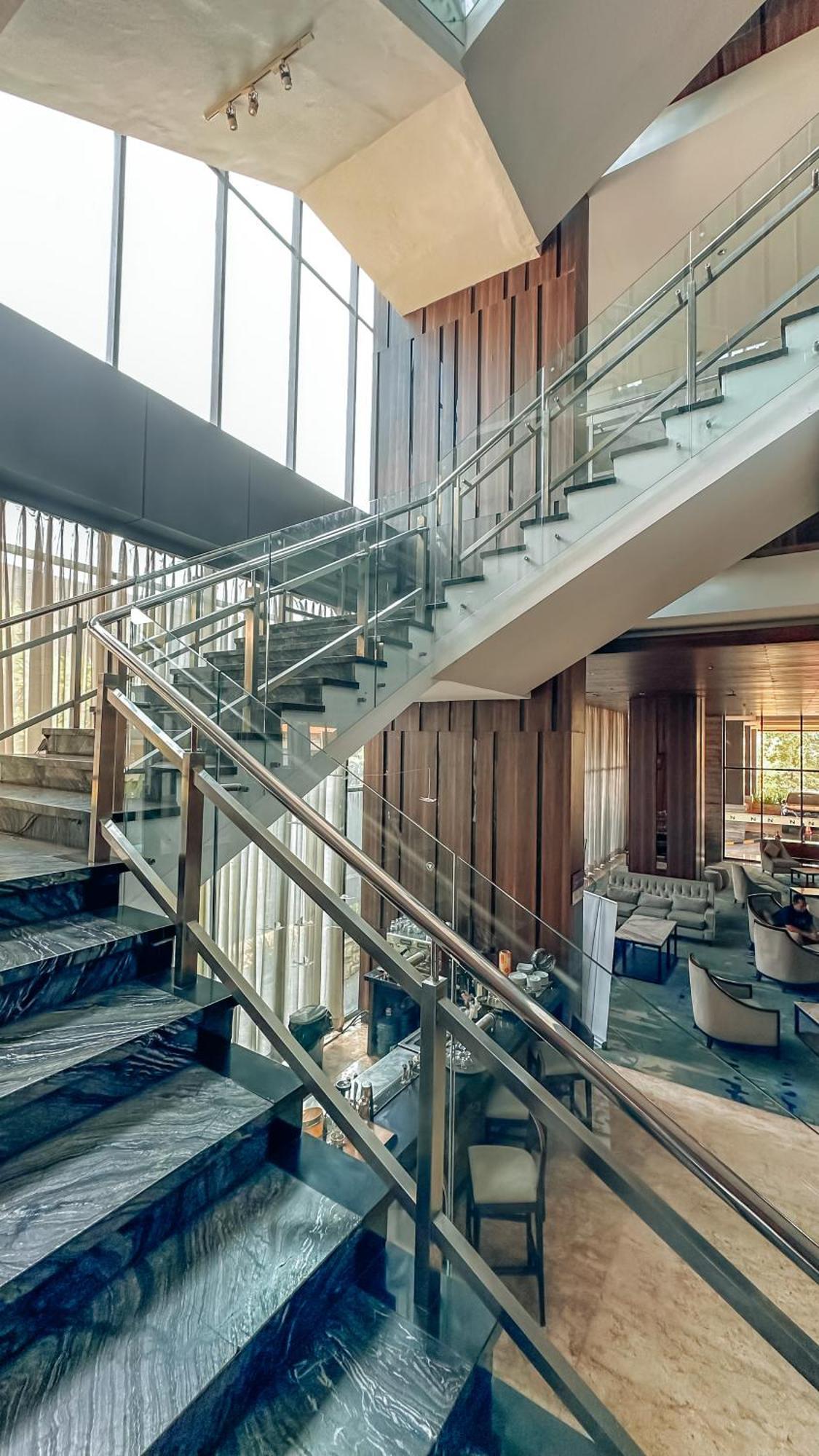 Swiss-Belinn Karawang Buitenkant foto
