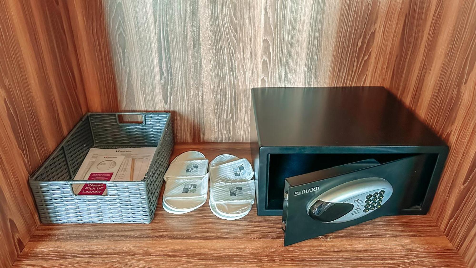 Swiss-Belinn Karawang Buitenkant foto