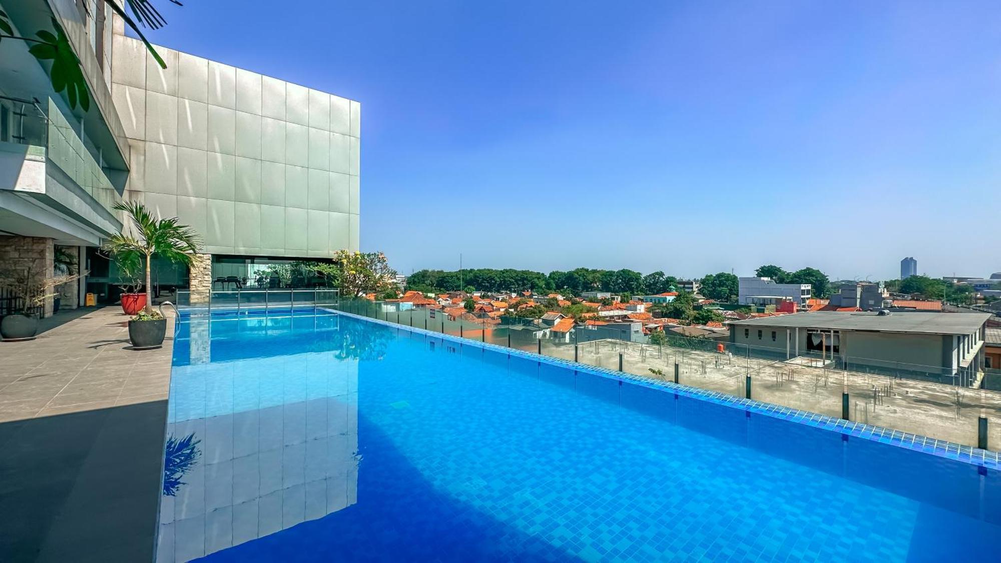 Swiss-Belinn Karawang Buitenkant foto
