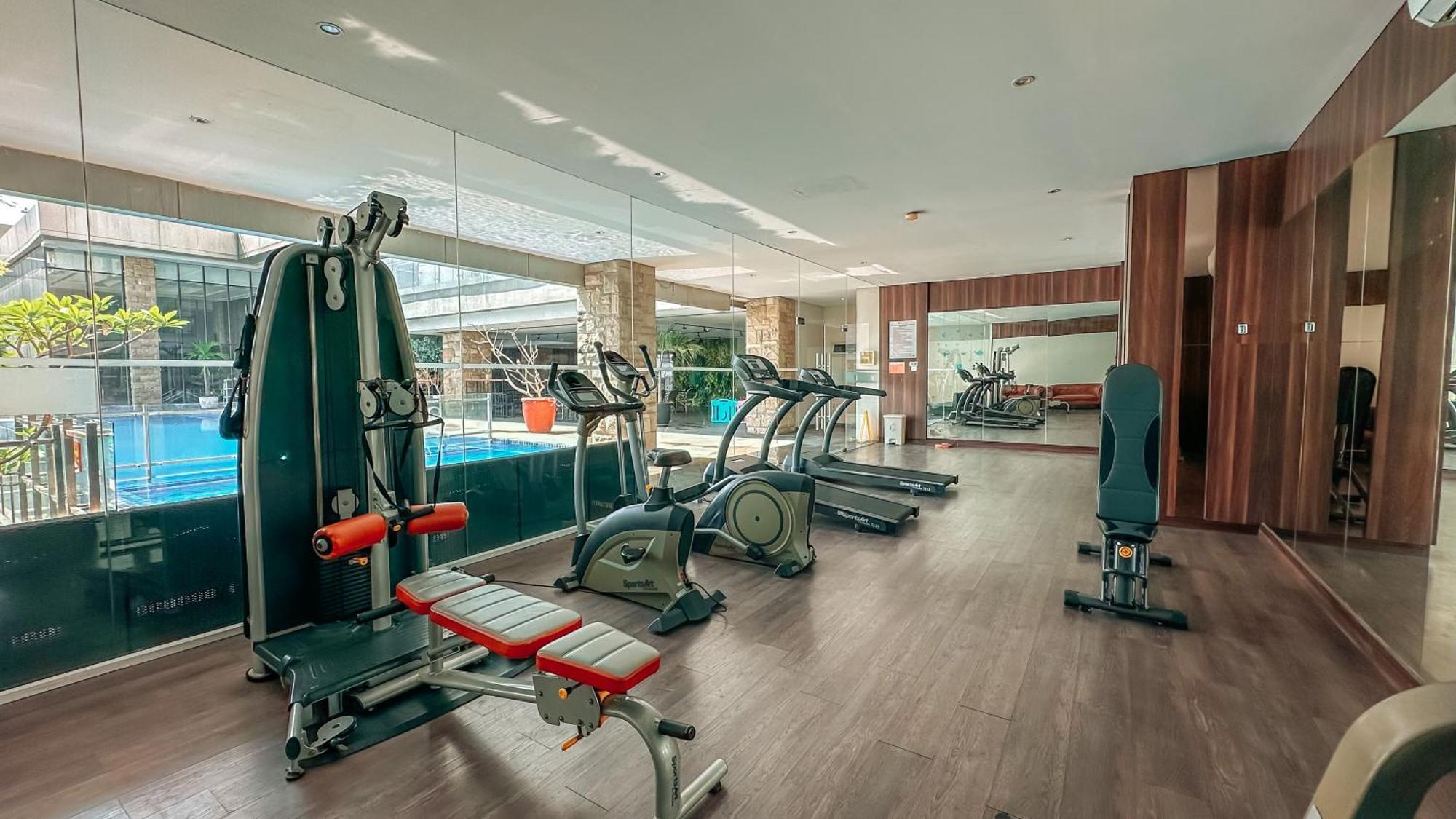 Swiss-Belinn Karawang Buitenkant foto