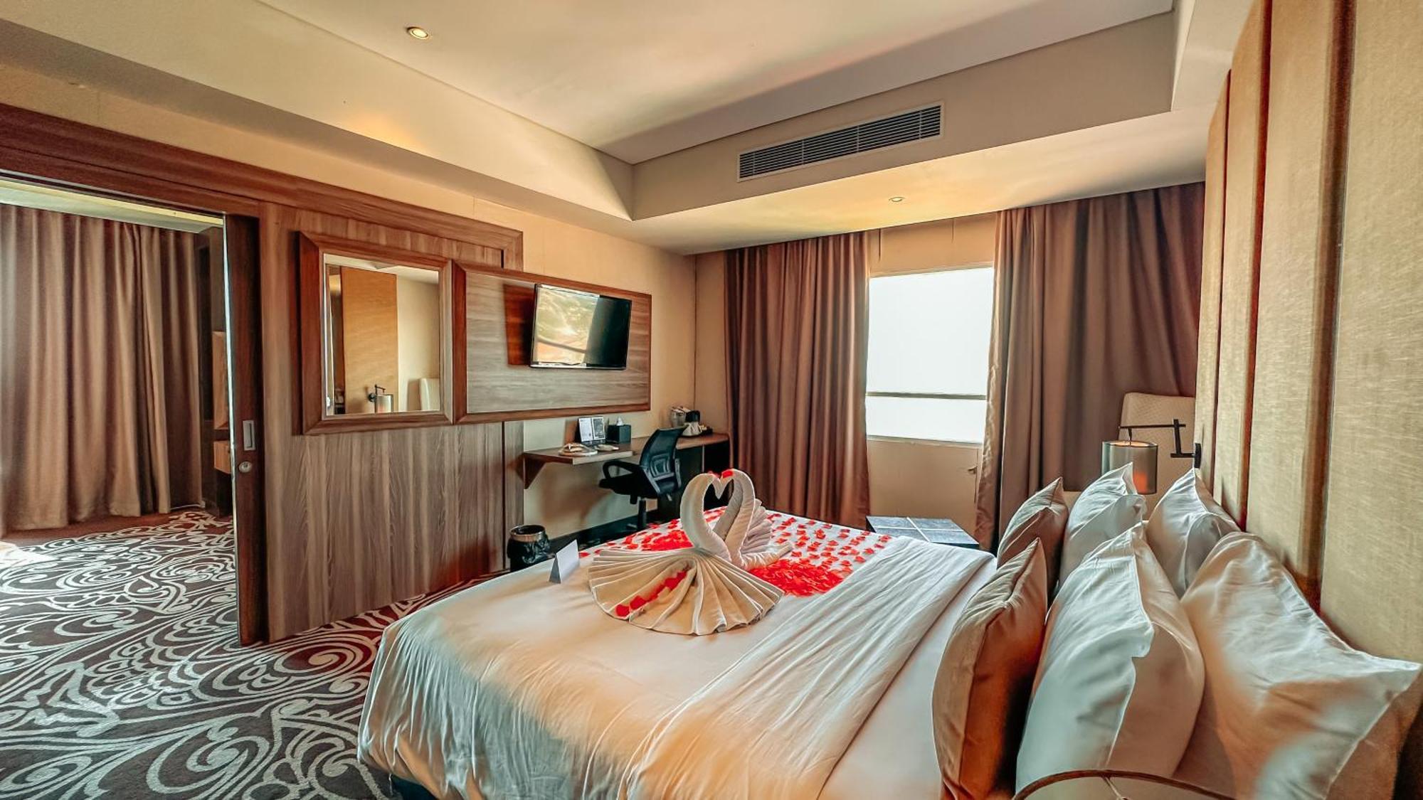 Swiss-Belinn Karawang Buitenkant foto