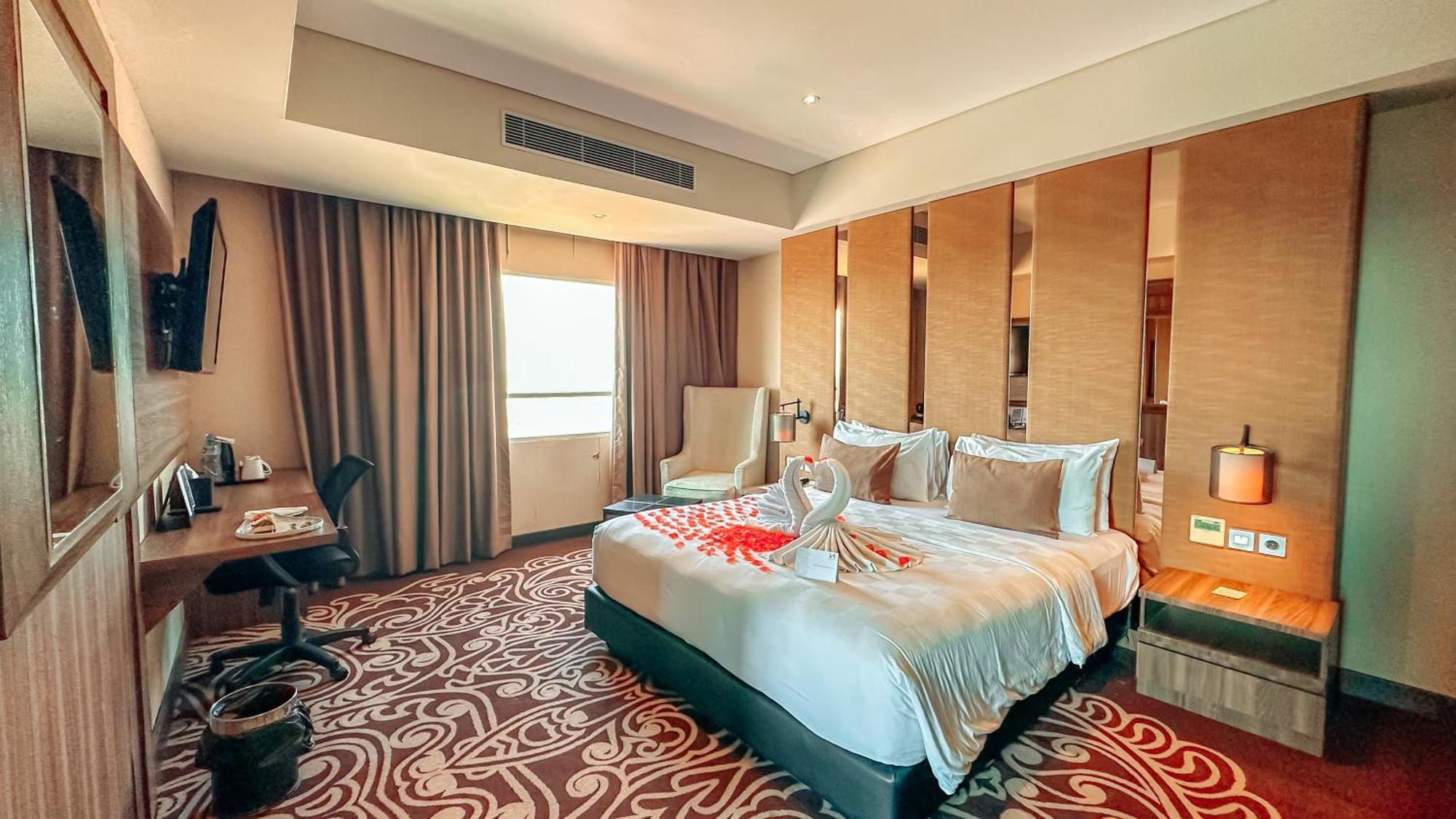 Swiss-Belinn Karawang Buitenkant foto