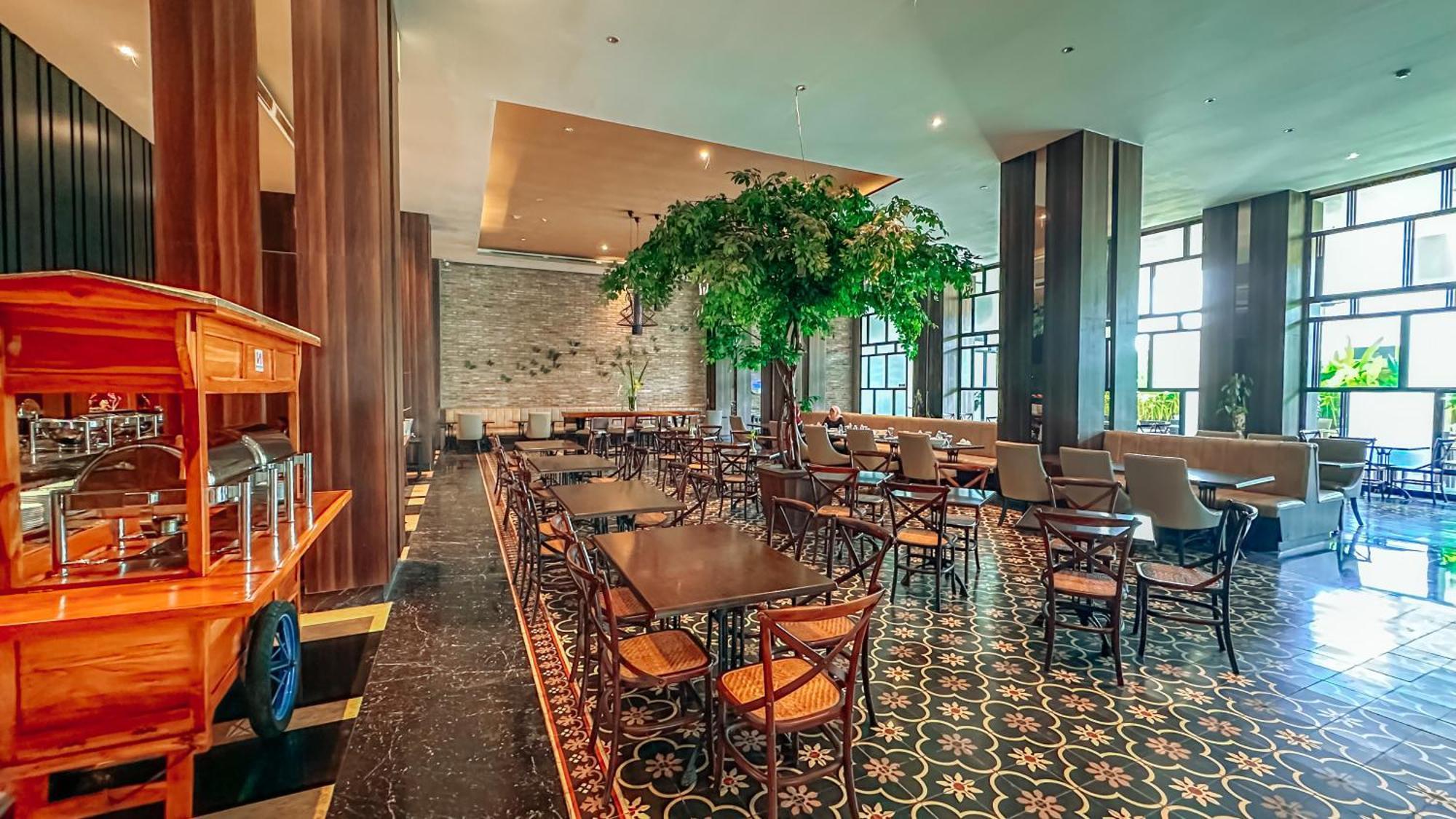 Swiss-Belinn Karawang Buitenkant foto