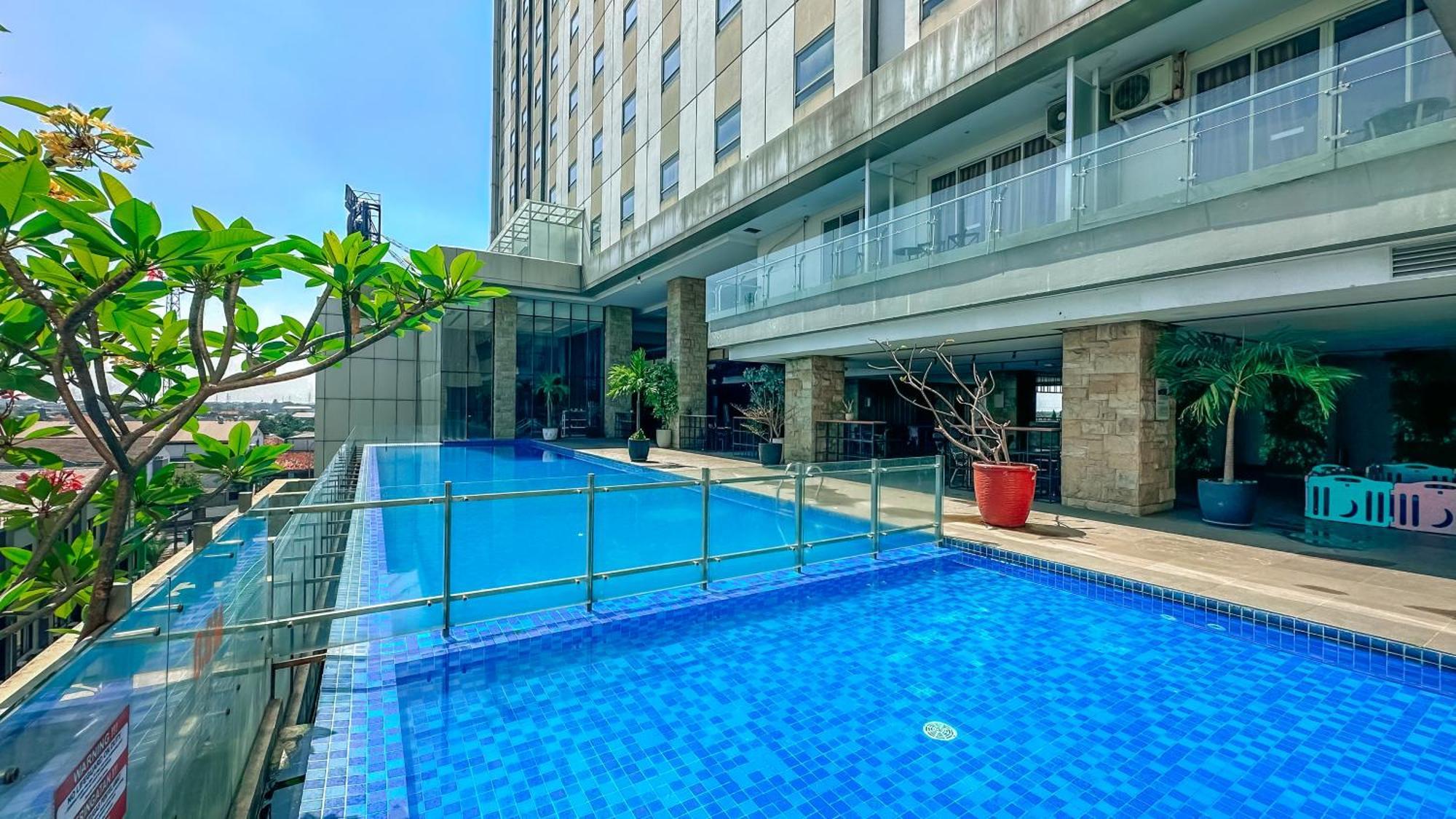 Swiss-Belinn Karawang Buitenkant foto